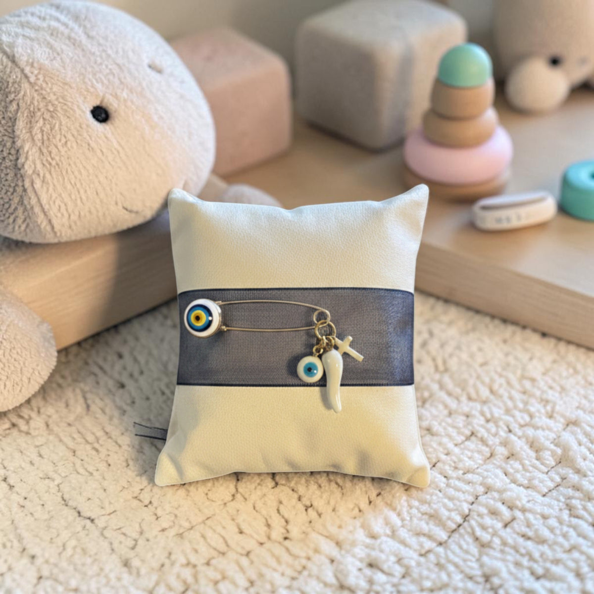 Filaxto Pillow - White Chilli